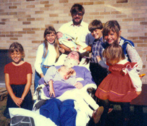 1984-Family-visiting-Ann-L