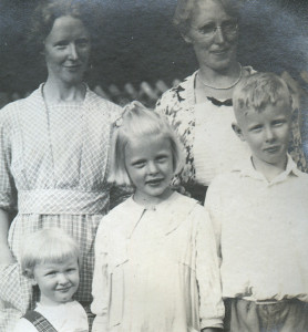1921-Catherine-kids-Jean-L